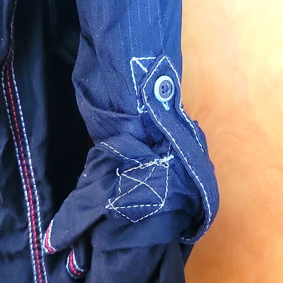 Black and Red button-up shirt size M - Picture 4 of 4